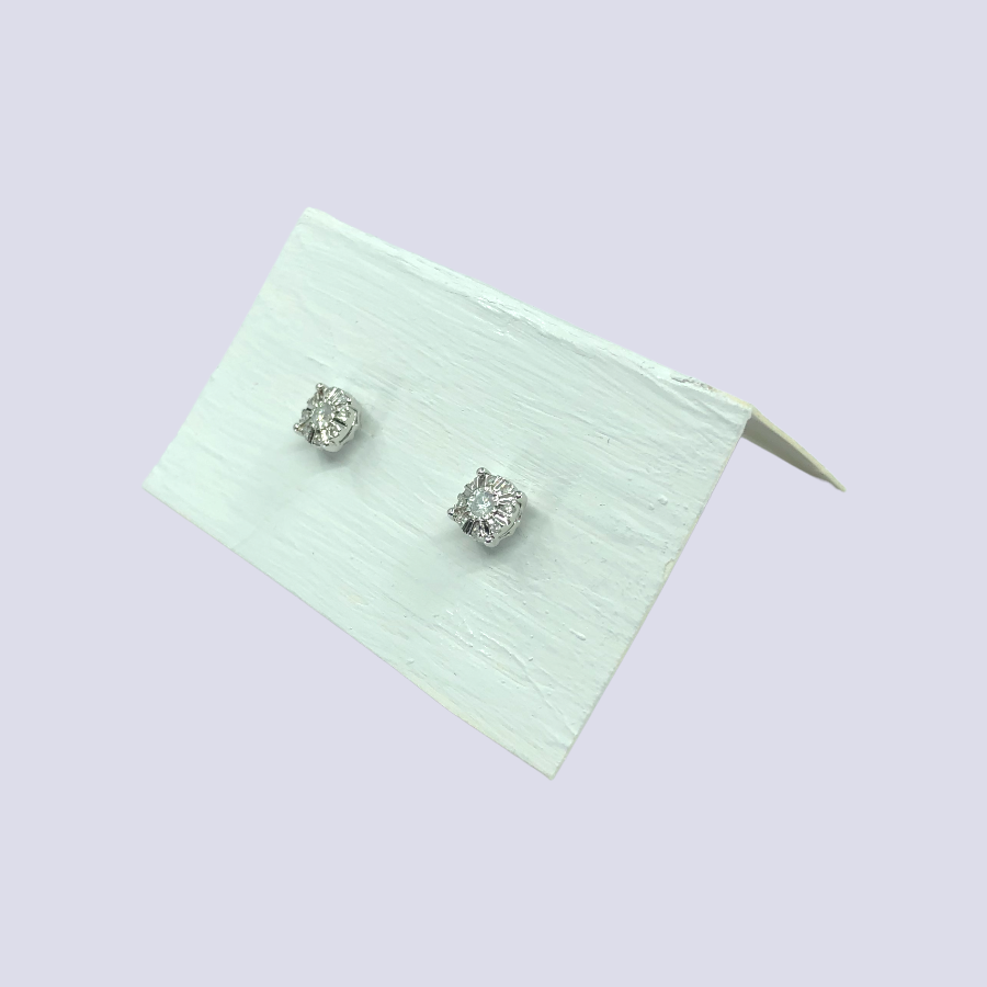 10K White Gold Stud Earrings Inlaid With Diamonds