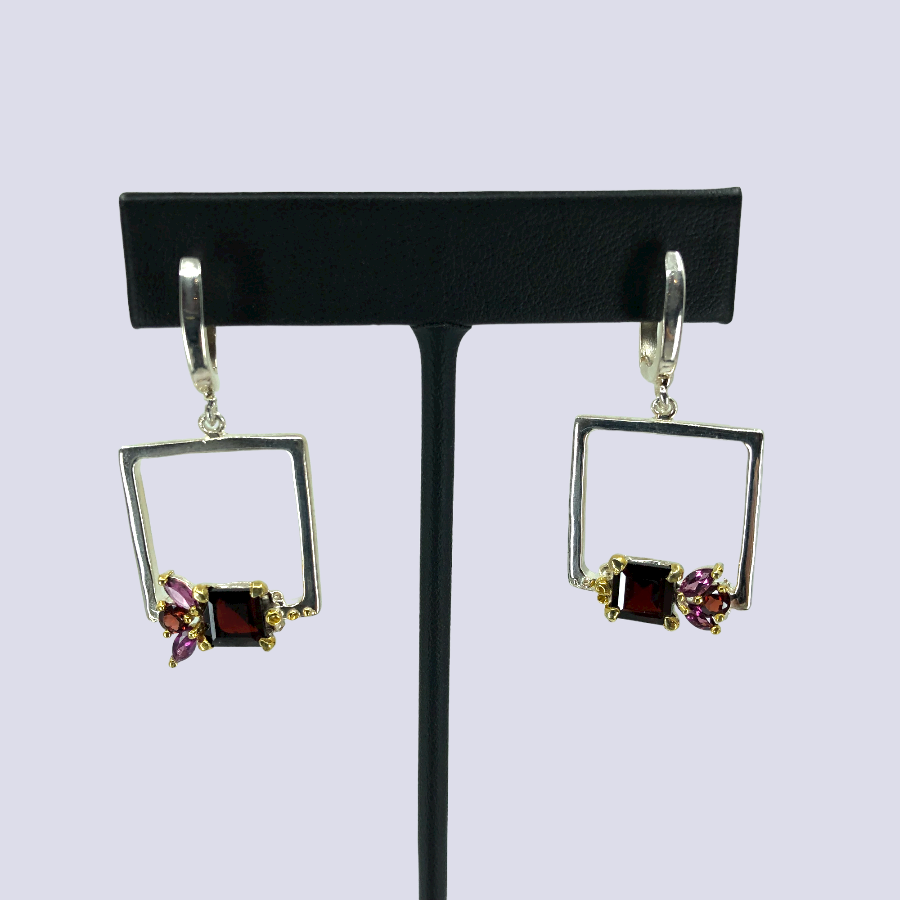 Silver Dangle Earrings With Garnet And Rhodolites