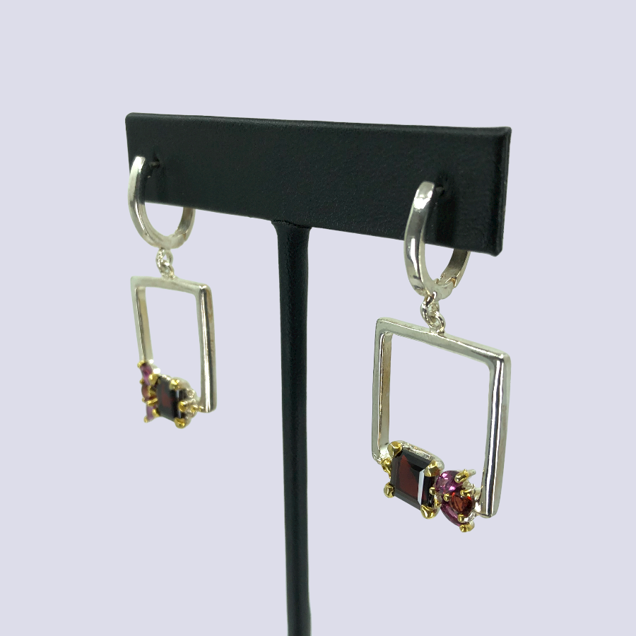 Silver Dangle Earrings With Garnet And Rhodolites