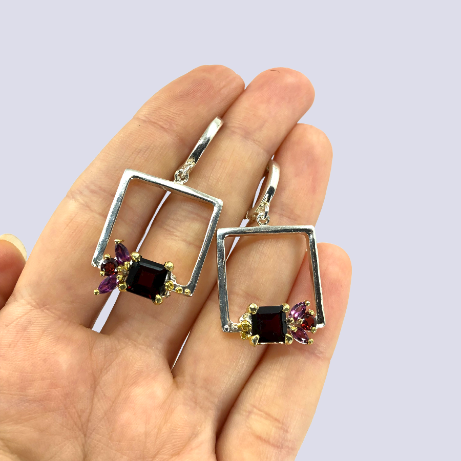 Silver Dangle Earrings With Garnet And Rhodolites