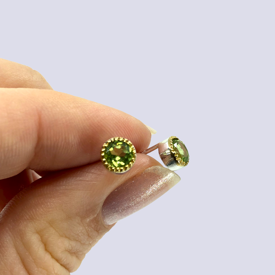 925 Silver Studs Inlaid With Peridot