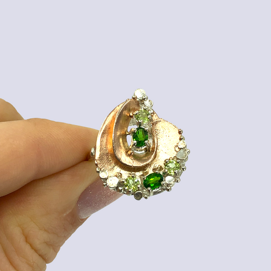 Sterling Silver Swirl Ring Inlaid With Chrome Diopside And Peridot, Size 8