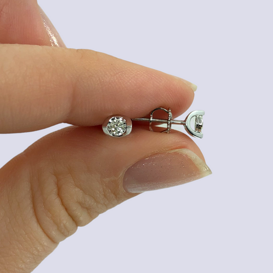 10K White Gold Stud Earrings Inlaid With Diamonds