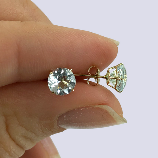 14K Yellow Gold Stud Earrings Inlaid With White Topaz