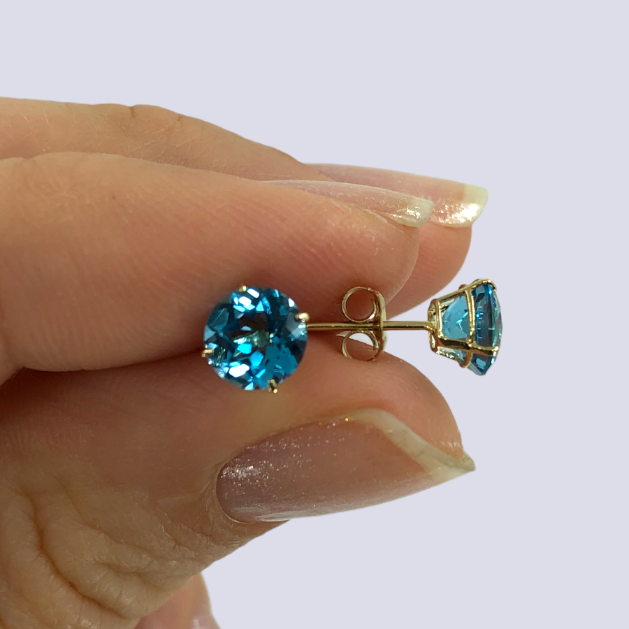 14K Yellow Gold Stud Earrings Inlaid With Blue Topaz