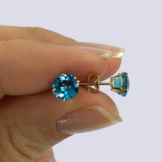 14K Yellow Gold Stud Earrings Inlaid With Blue Topaz