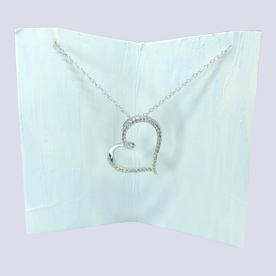 10K White Gold Heart Necklace Inlaid With Diamonds