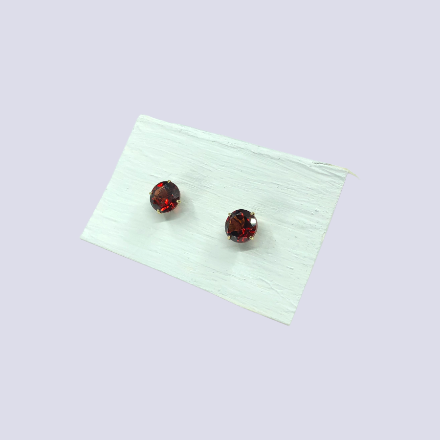 14K Yellow Gold Stud Earrings Inlaid With Garnet