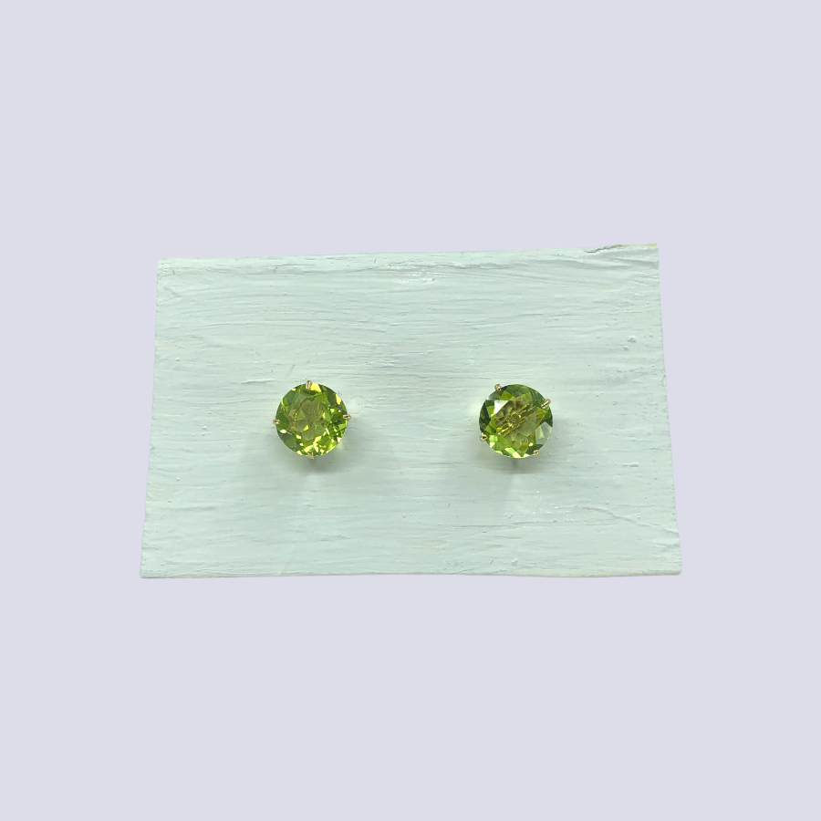 14K Yellow Gold Stud Earrings Inlaid With Peridot